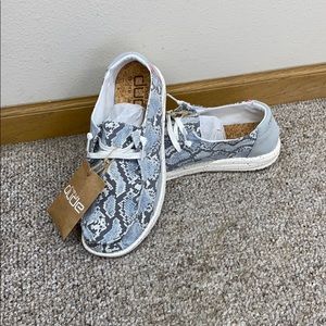 New with tags animal print Hey Dudes